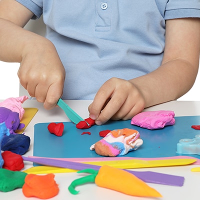 Plastilina, slime y arena moldeable